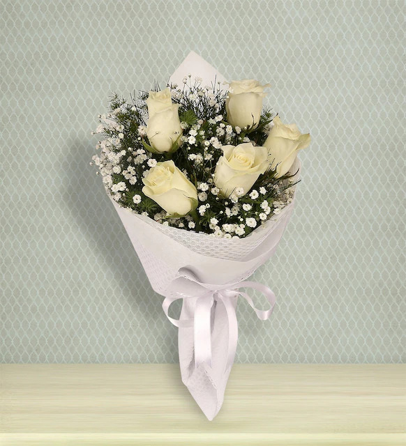 Aşkın Adı 5 Beyaz Gül - Uşak Çiçek Evi