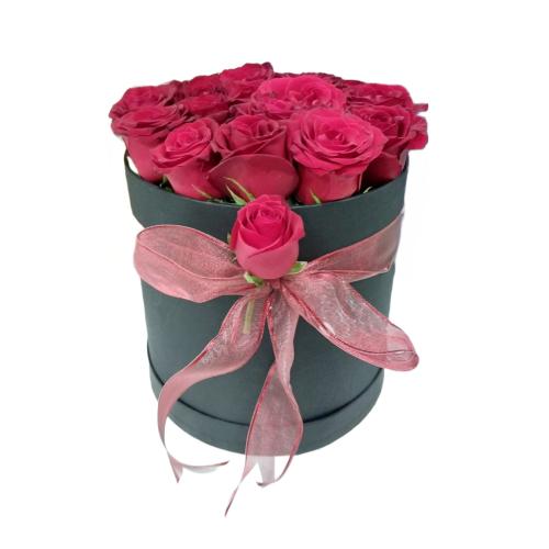 Gizemli Romantizm: i Siyah Kutulu Kırmızı Gül Buketi